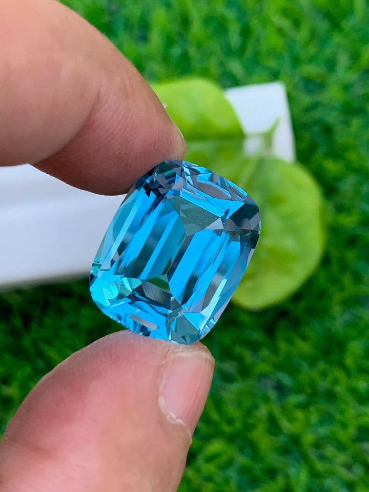 Swiss Blue Topaz Gemstone: 23.40 CT Cushion Cut Stone
