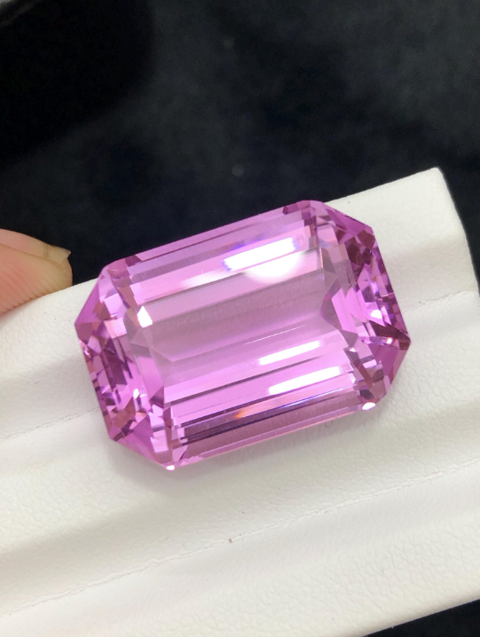 42.85ct Deep Pink Kunzite – Flawless Emerald Cut Gemstone from Afghanistan