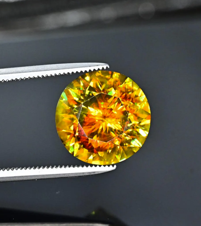 5.85ct Round Fire Sphene – AAA Grade Natural Titanite Gem from Skardu, Pakistan