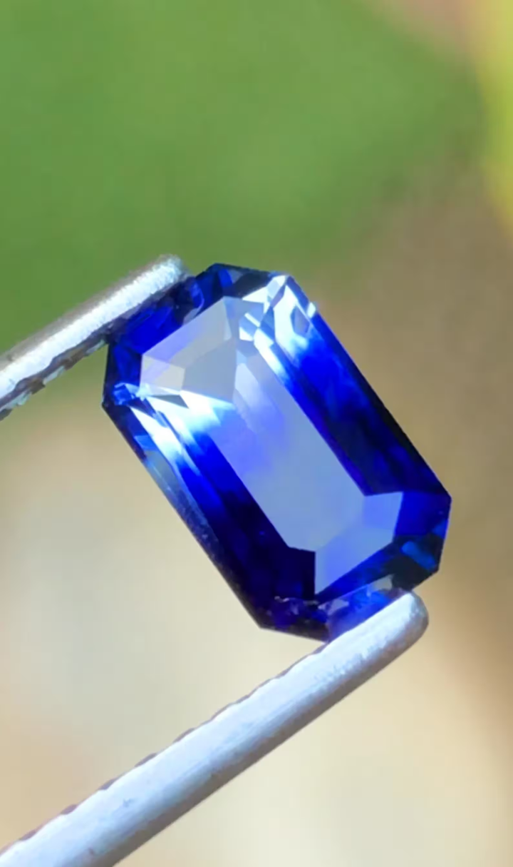 1.04 ct blue sapphire emerald cut
