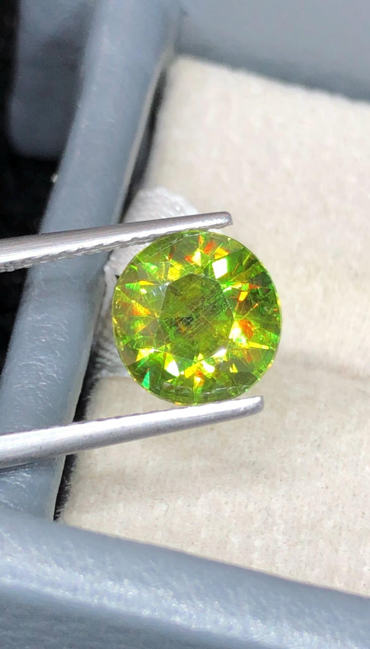 Chrome Green Sphene 1.90ct Round Cut From Madagascar