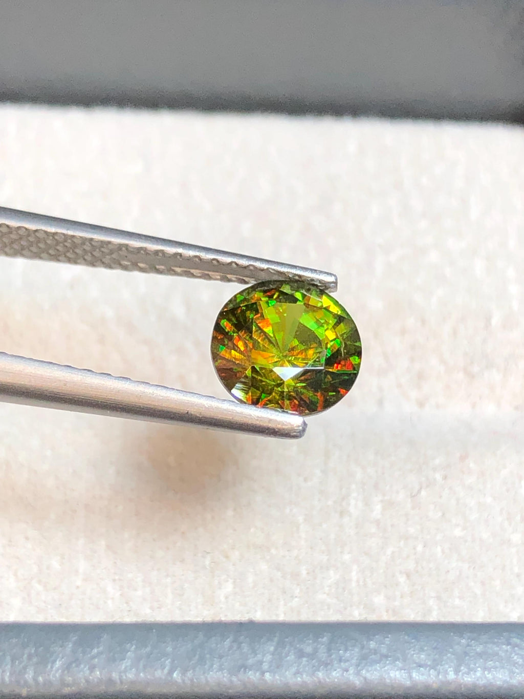 Chrome Sphene 1.44ct Round Cut – Madagascar • Full Fire