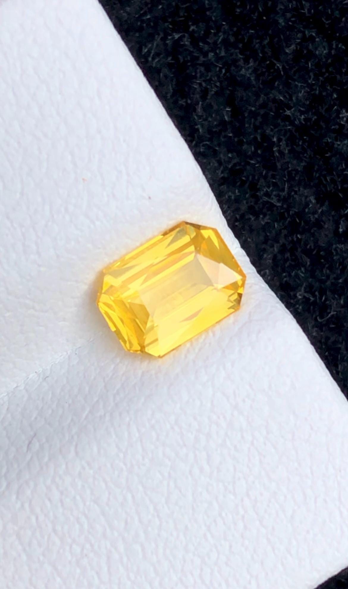 Yellow Sapphire 1.05 ct Octagonal Radiant Cut - Madagascar With Certificate