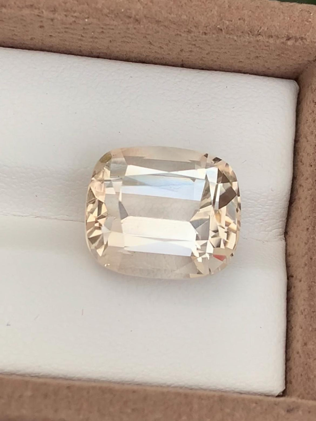 Golden Topaz 15.80ct Cushion Cut – Skardu Pakistan