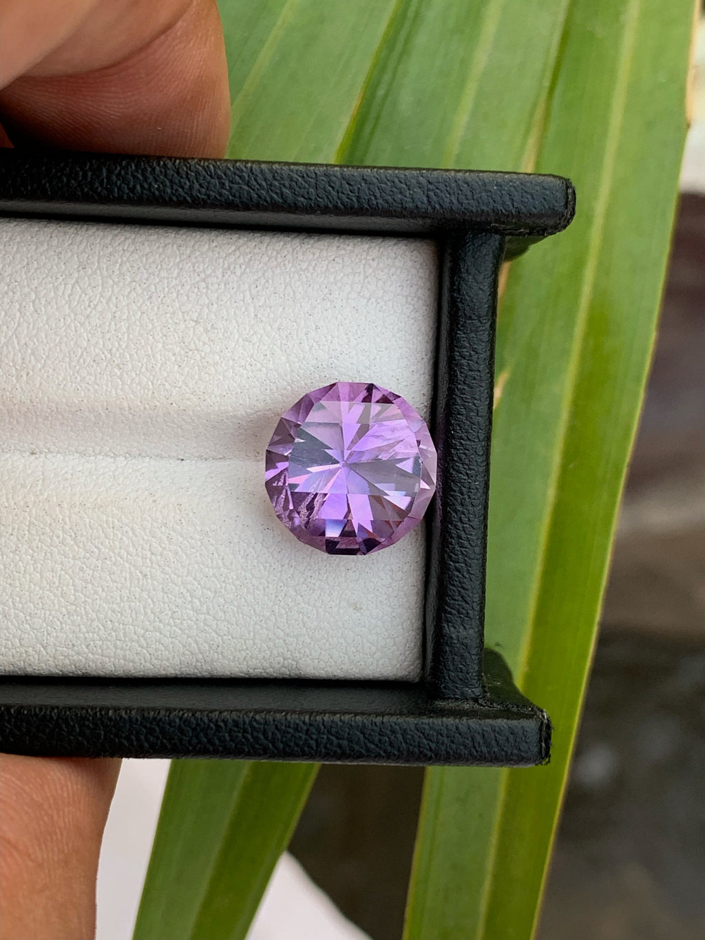 Natural Amethyst Gemstone: 5.5 Carat Round Cut Jewelry Stone