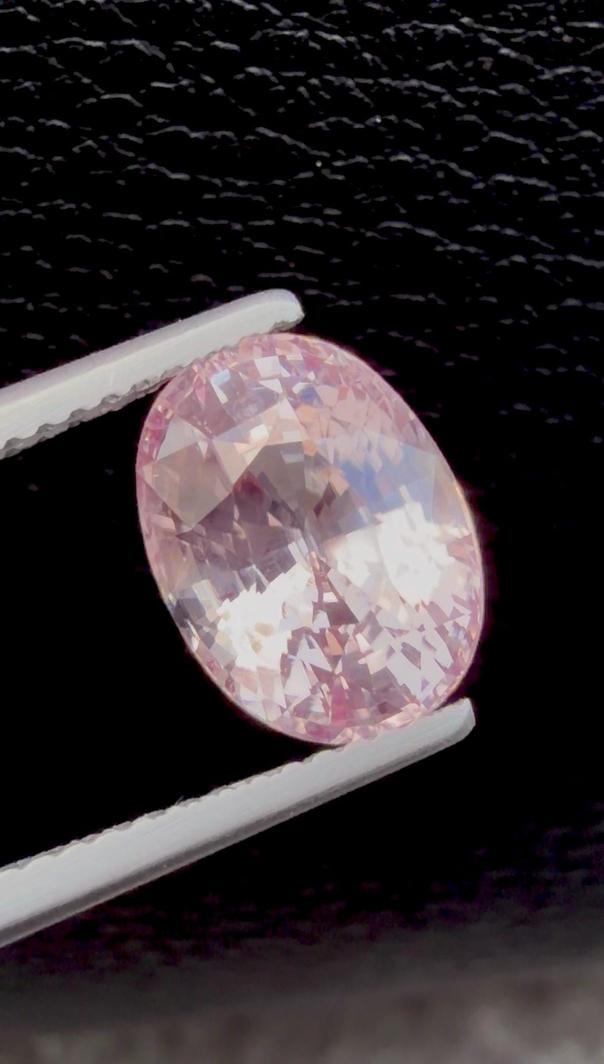 Natural guild certified Padparadscha Sapphire 4.60 ct Oval Cut – Lively Orange-Pink Glow