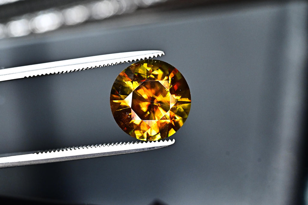 3.70 Carat Natural Orange Sphene Gemstone: Loose Nugget Cut