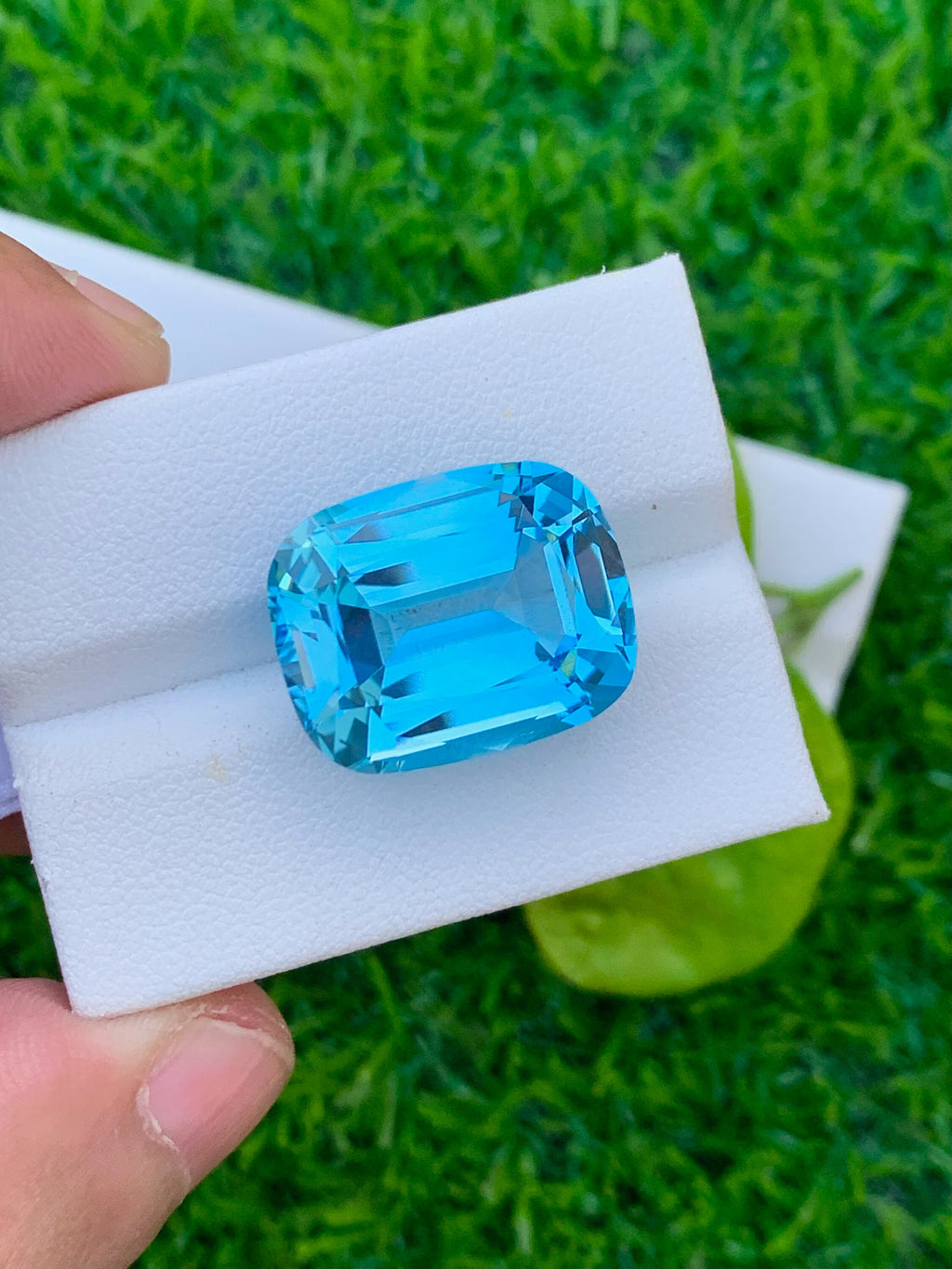 Swiss Blue Topaz Gemstone: 23.40 CT Cushion Cut Stone