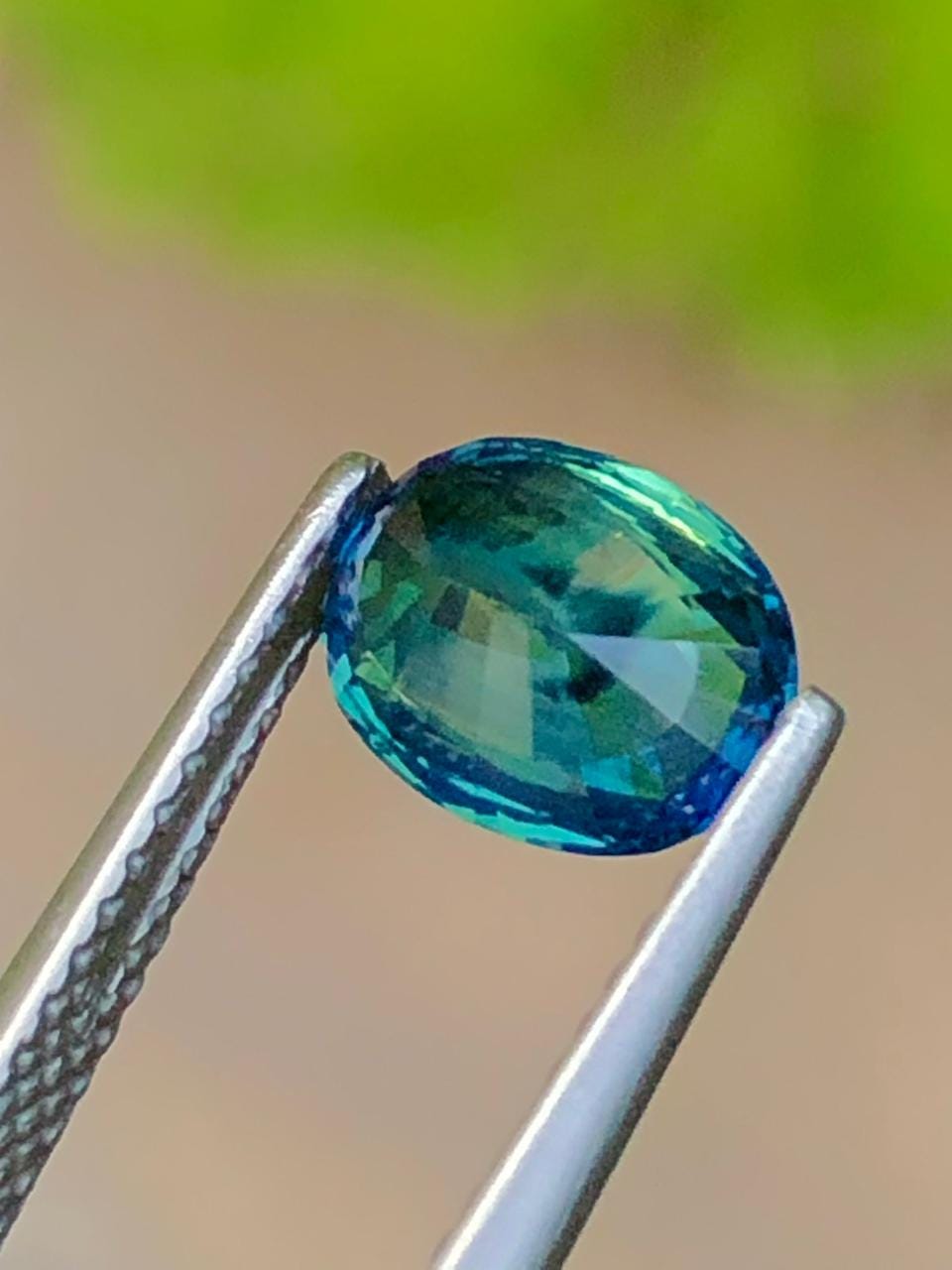 Bi-Color teal Sapphire 1.80 ova Cut •  Blue Party Sapphire from srilanka With Certificate
