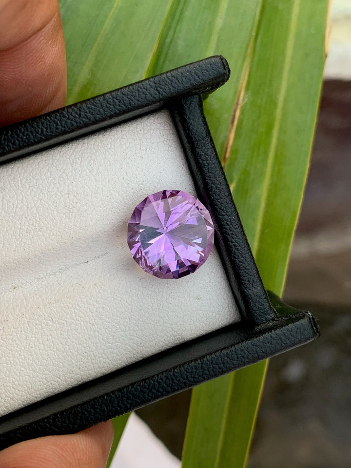 Natural Amethyst Gemstone: 5.5 Carat Round Cut Jewelry Stone