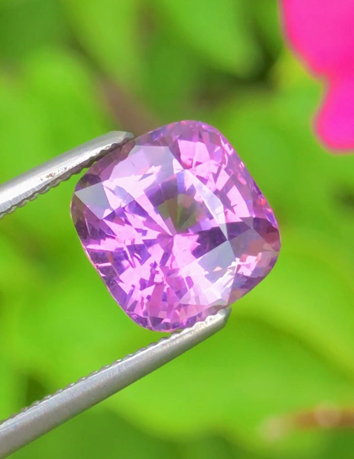 Presenting an extraordinary Certified Violet Spinel beauty.