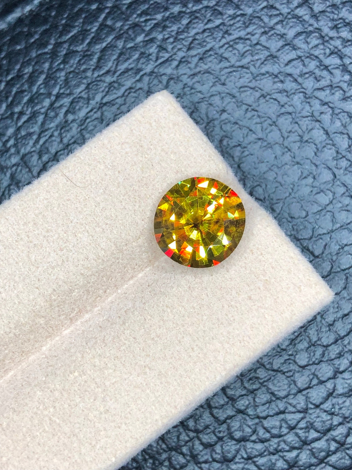 Full Fire Sphene Loose Gemstone: 5.45 CT Natural Titanite Stone