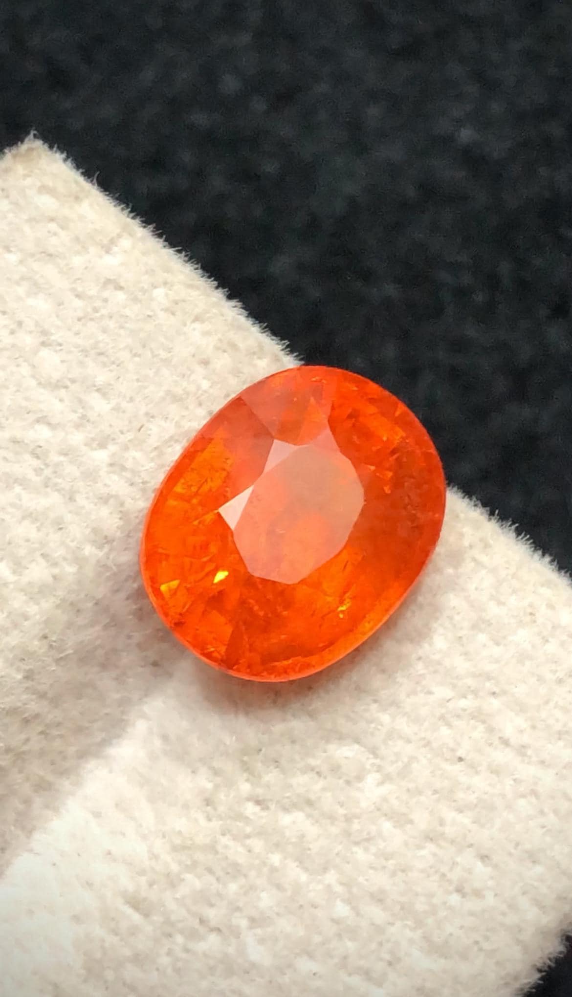 Fanta Garnet 6.40ct Oval Cut – Vibrant Orange Collector’s Gem