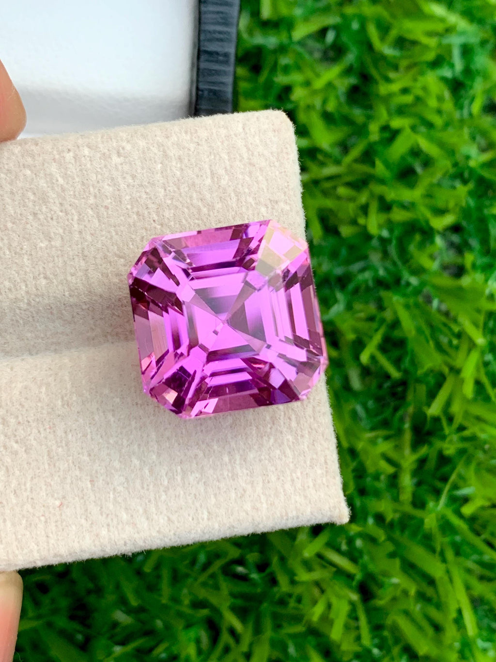 Deep Pink Kunzite Gemstone: 15.40 CT Faceted Ascher Cut Loose Stone