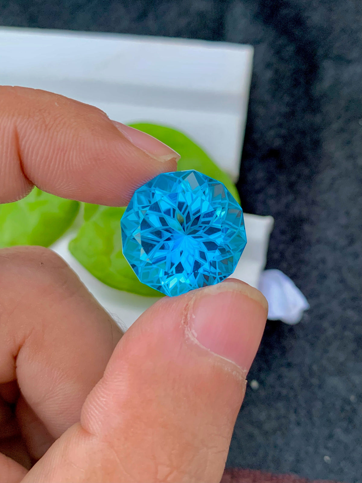 Swiss Blue Topaz Gemstone: Round Faceted Cut, 27.10 CT