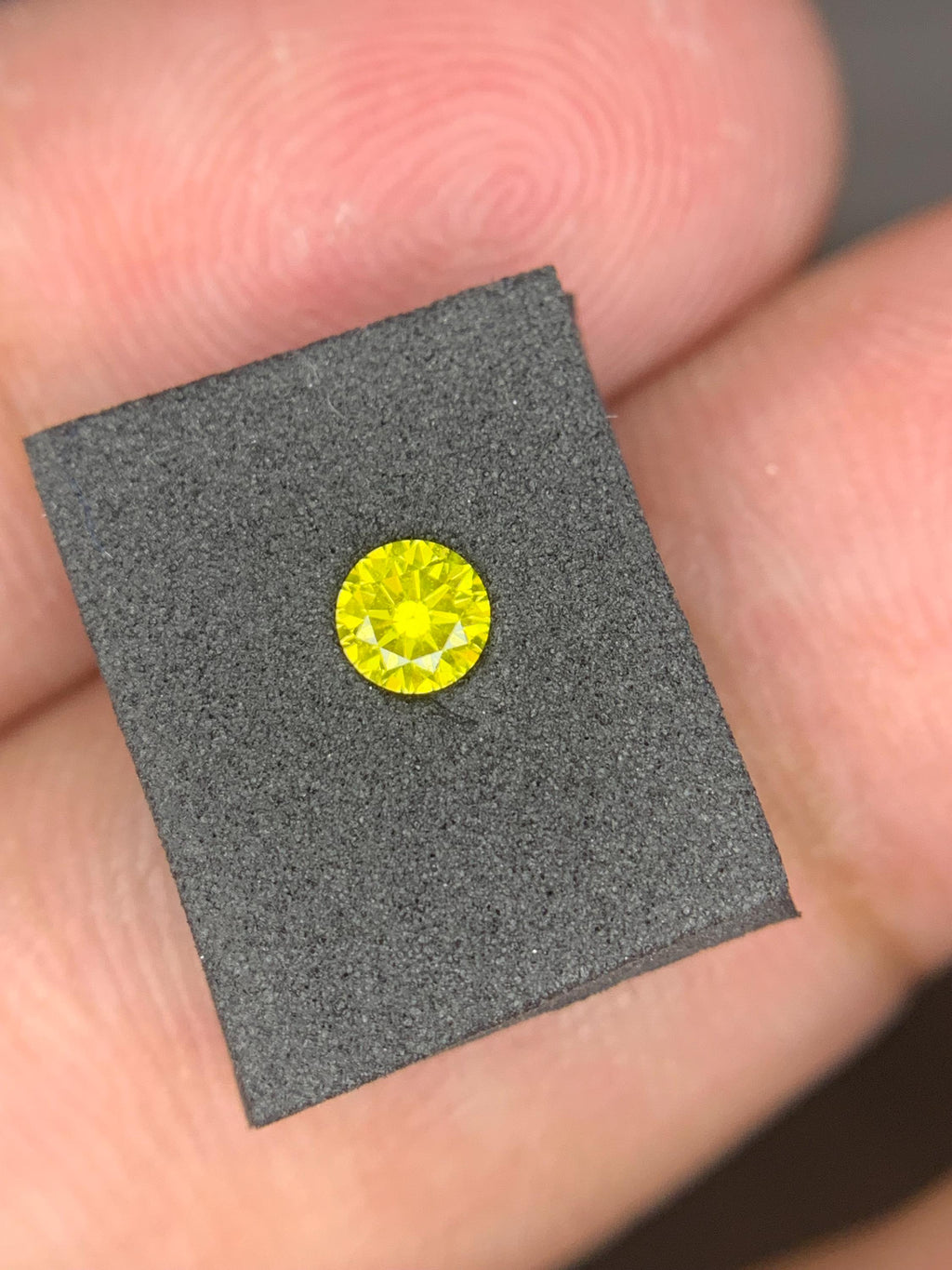 Yellow Diamond: 0.13 ct Round Cut Gemstone