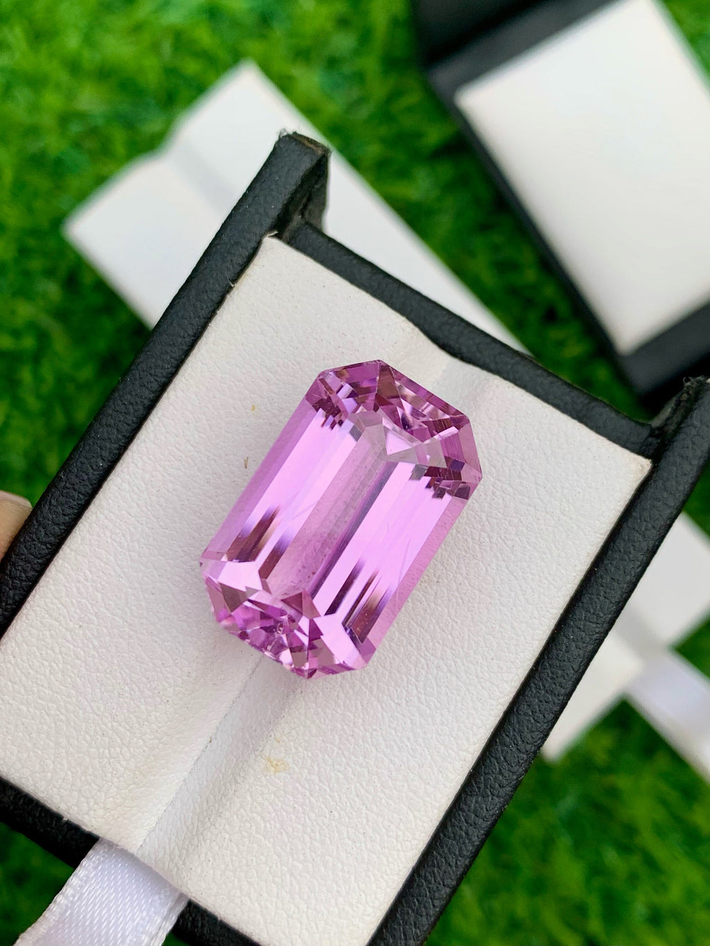 Natural Pink Kunzite Gemstone: 27.75 Carat Emerald Cut
