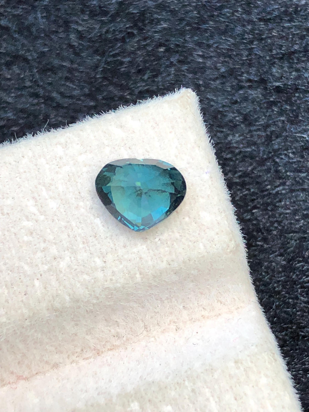 Parti Sapphire 1 Carat Heart Cut – 5.90x5.40x3.80mm Loose Gemstone
