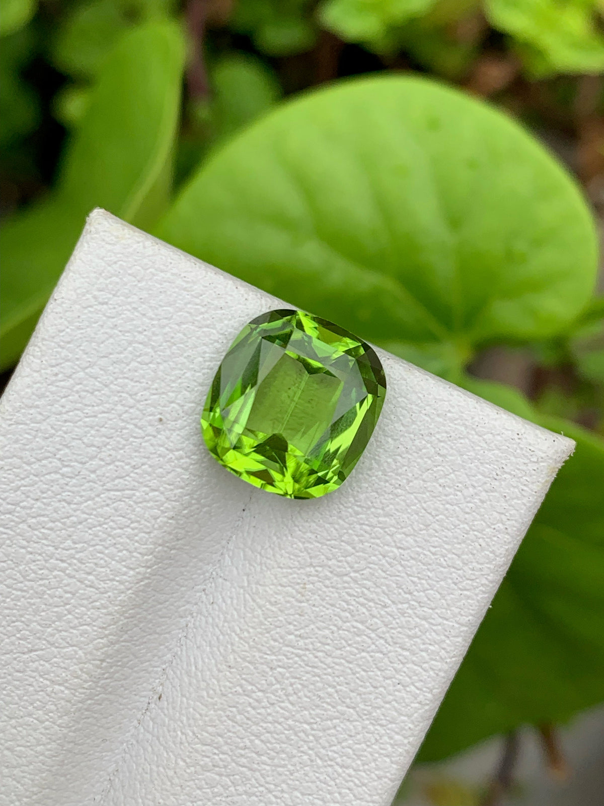Cushion Cut Peridot Gemstone: Green Faceted Loose Stone, 4.75 CT