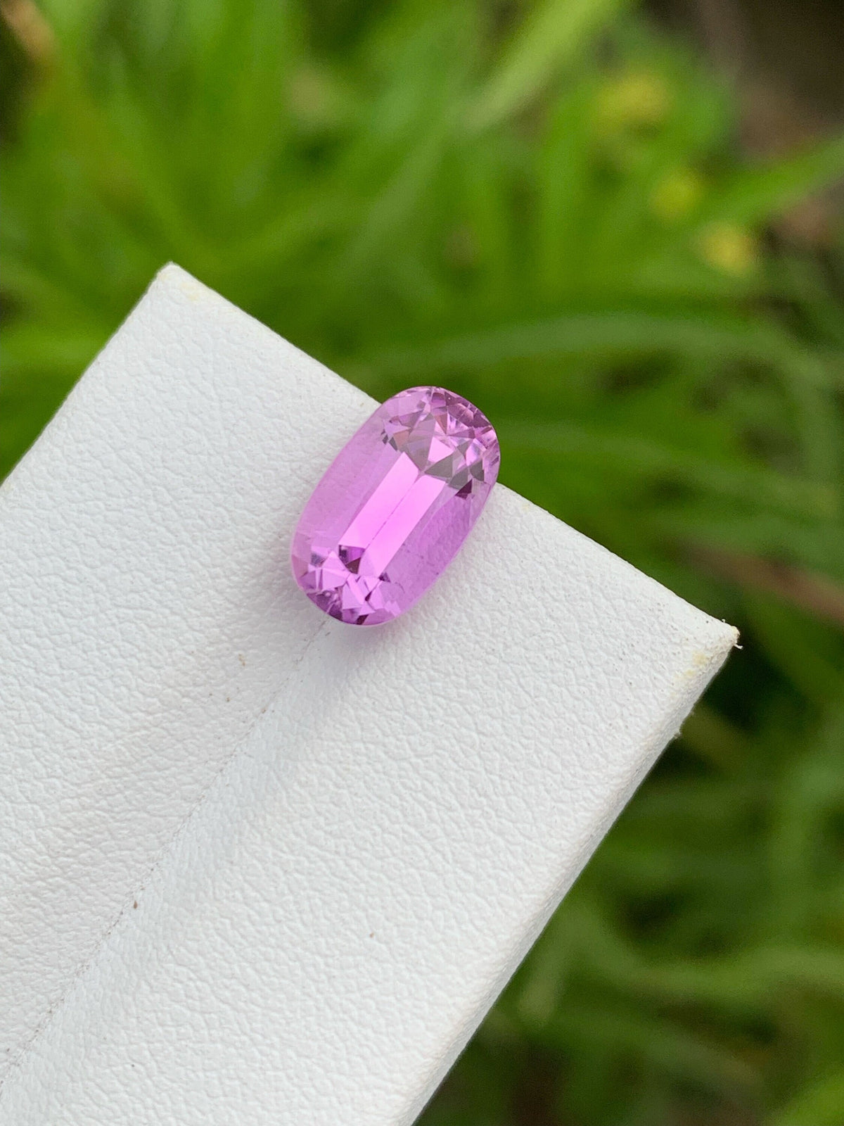 Lavender Pink Kunzite Gemstone: Oval Faceted Cut, 4.75 CT