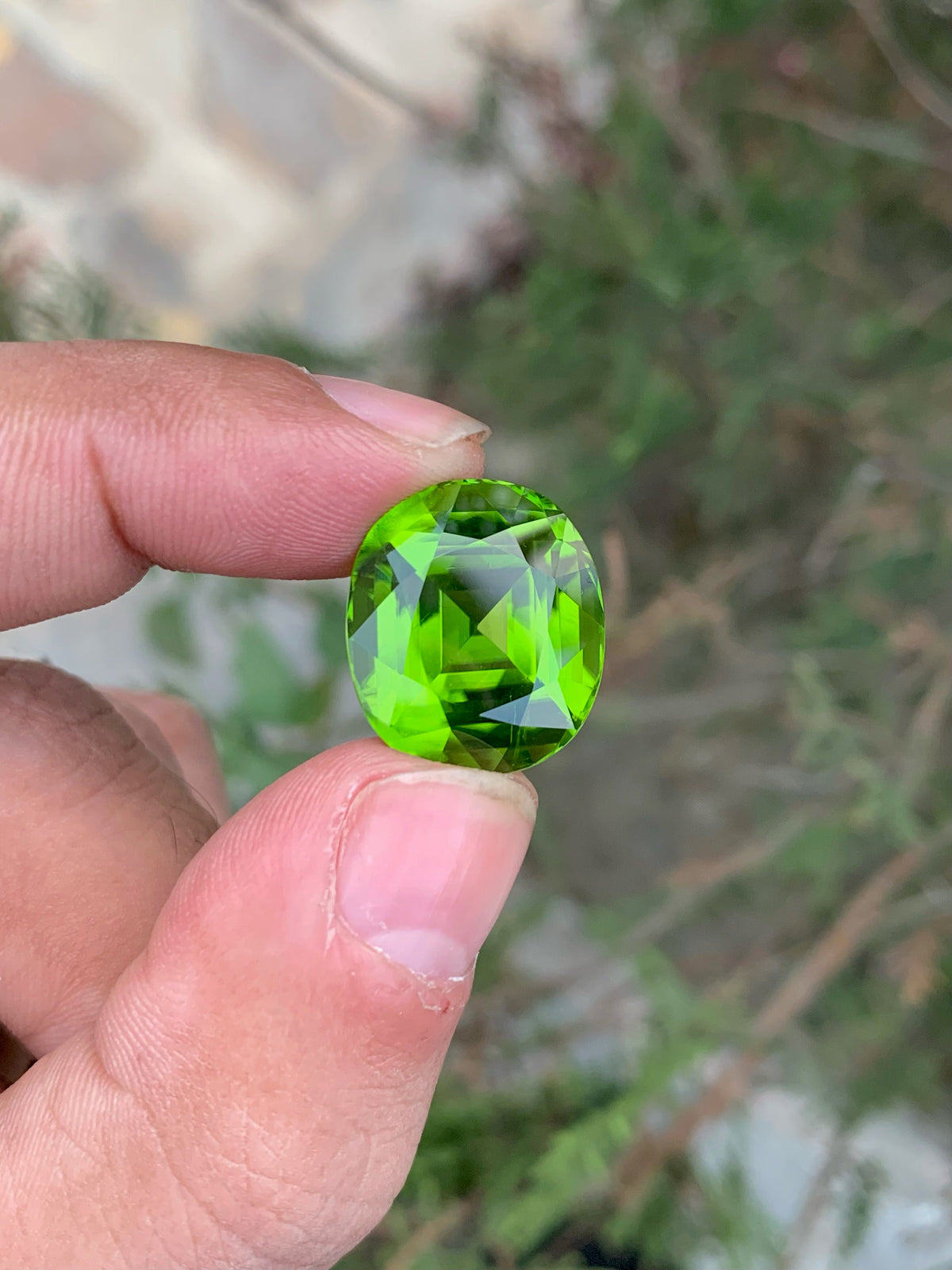 Lime Green Peridot Gemstone: Oval Faceted Cut, 23.10 CT