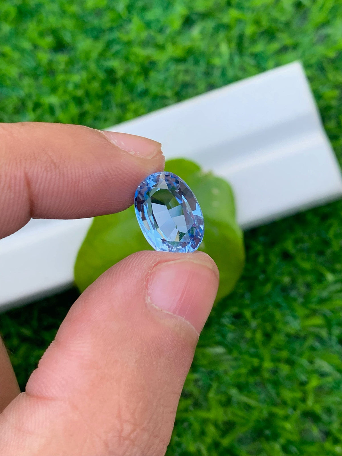Santa Maria Aquamarine Gemstone: 5.25 CT Deep Blue Oval Cut Stone