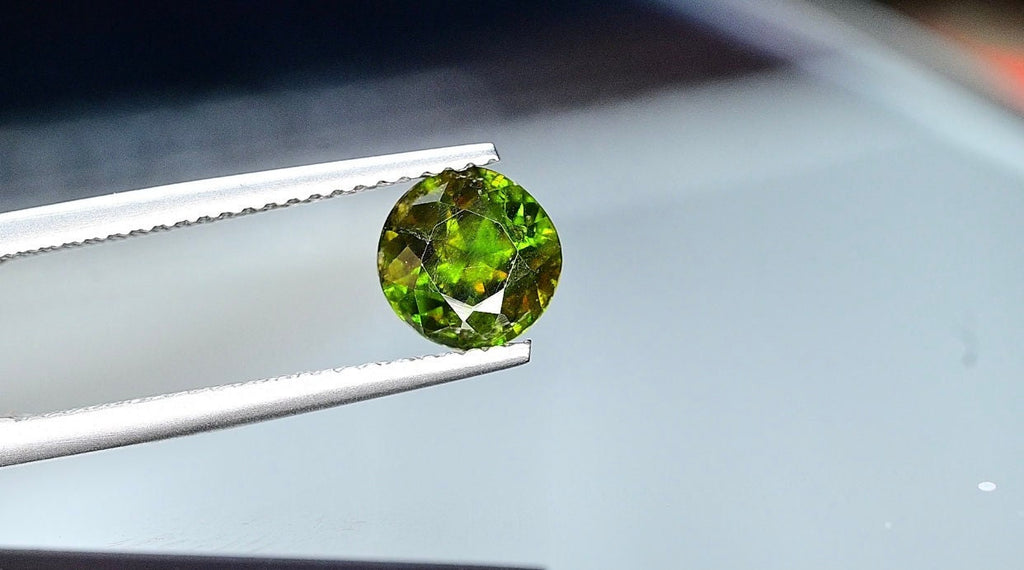 AAA Fire Sphene Gemstone: Natural Round Cut Titanite, 1 ct