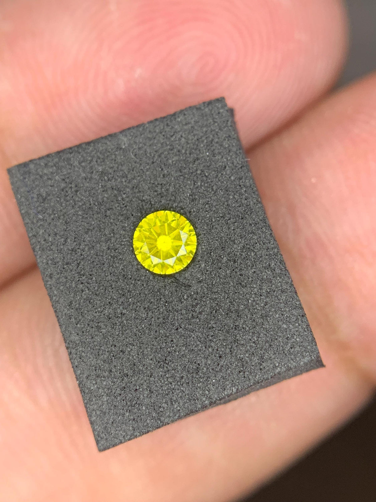 Yellow Diamond: 0.13 ct Round Cut Gemstone
