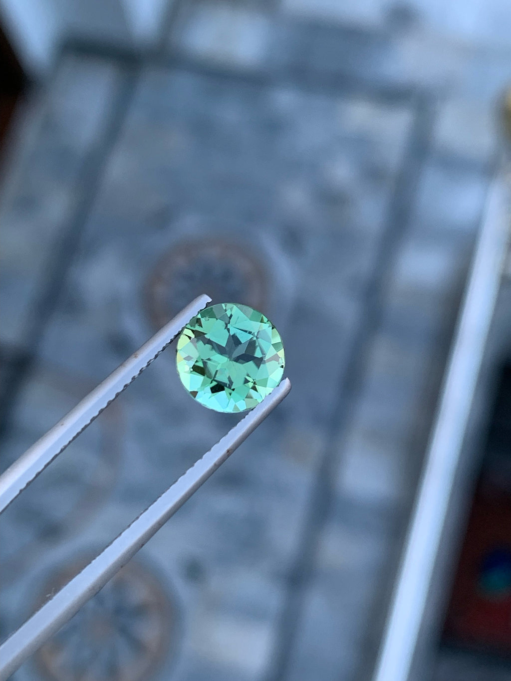 Seafoam Green Tourmaline Gemstone: Round Cut, 2.00 Carat