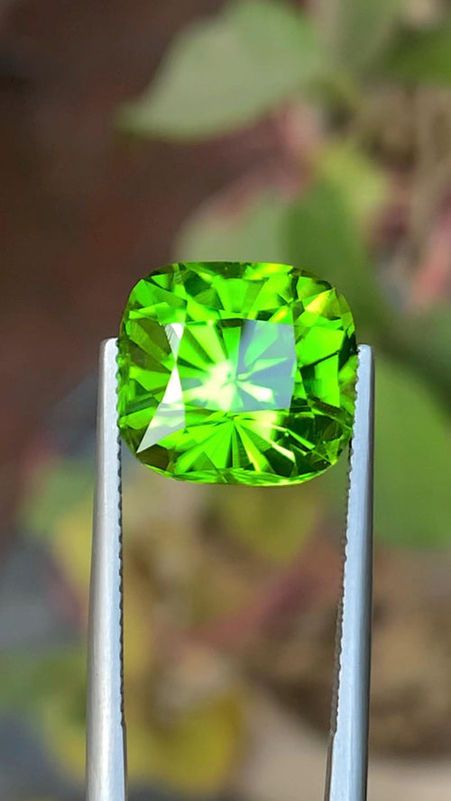 10 Carat Olive Green Peridot Gemstone: Cushion Cut, VVS Clarity