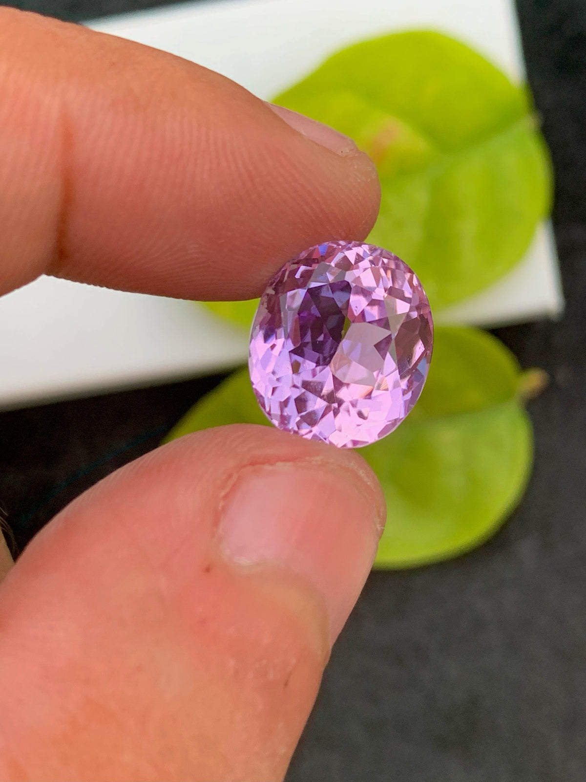 Natural Pink Kunzite Gemstone: VVS Oval Cut, 8.05 CT
