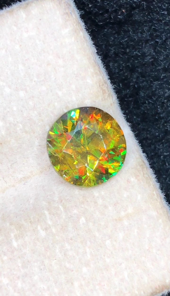 Chrome Sphene 1.90ct Round Cut – Skardu Pakistan • Full Fire