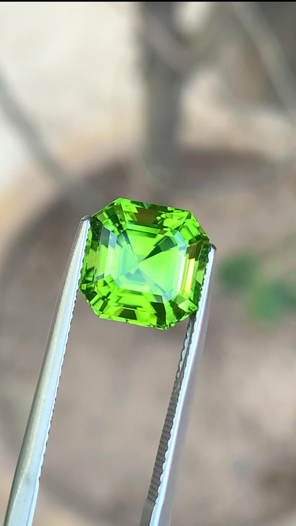 Asscher Cut Peridot Gemstone: Natural Olive Green, 4.50 Carat