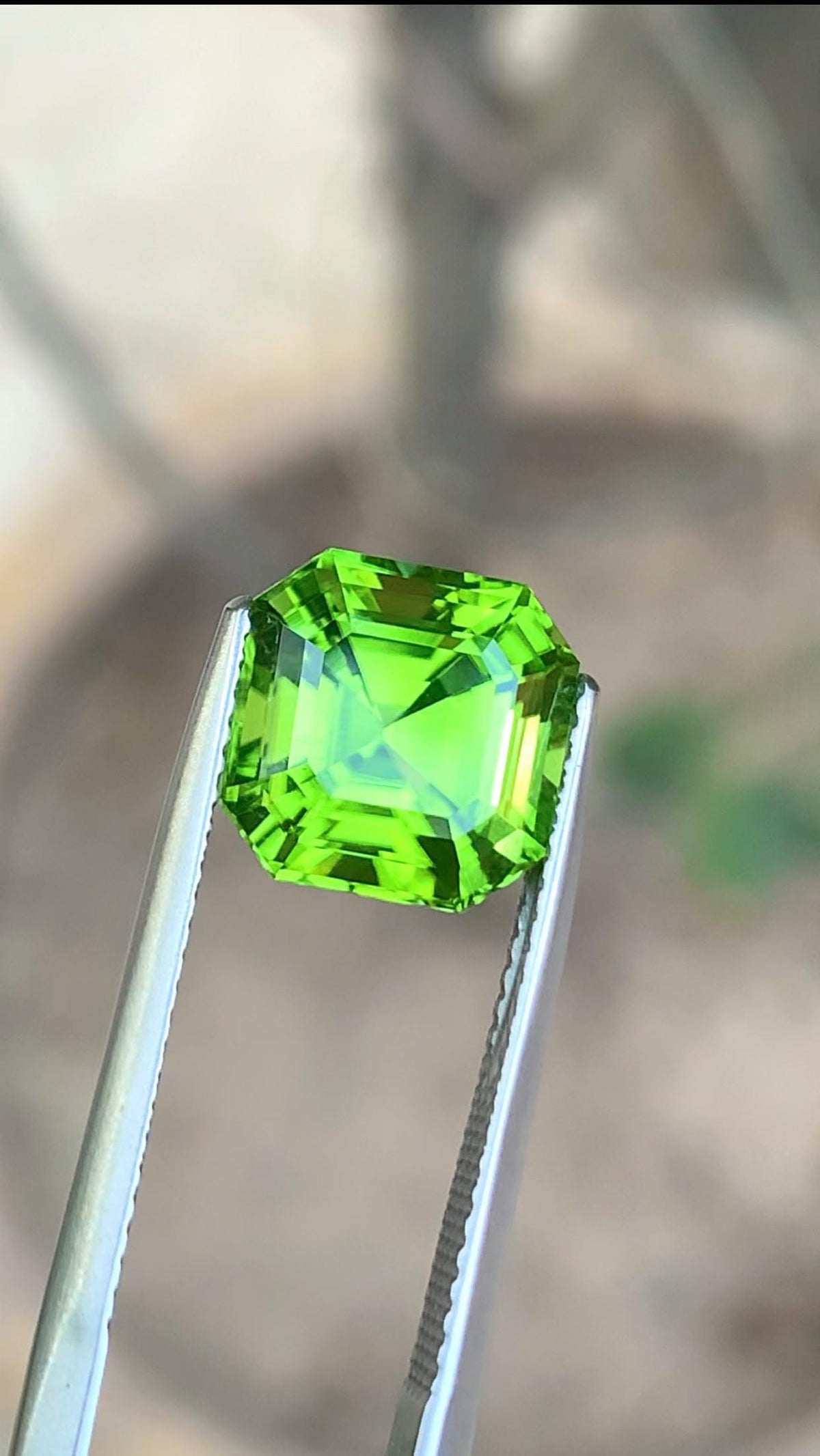 Asscher Cut Peridot Gemstone: Natural Olive Green, 4.50 Carat