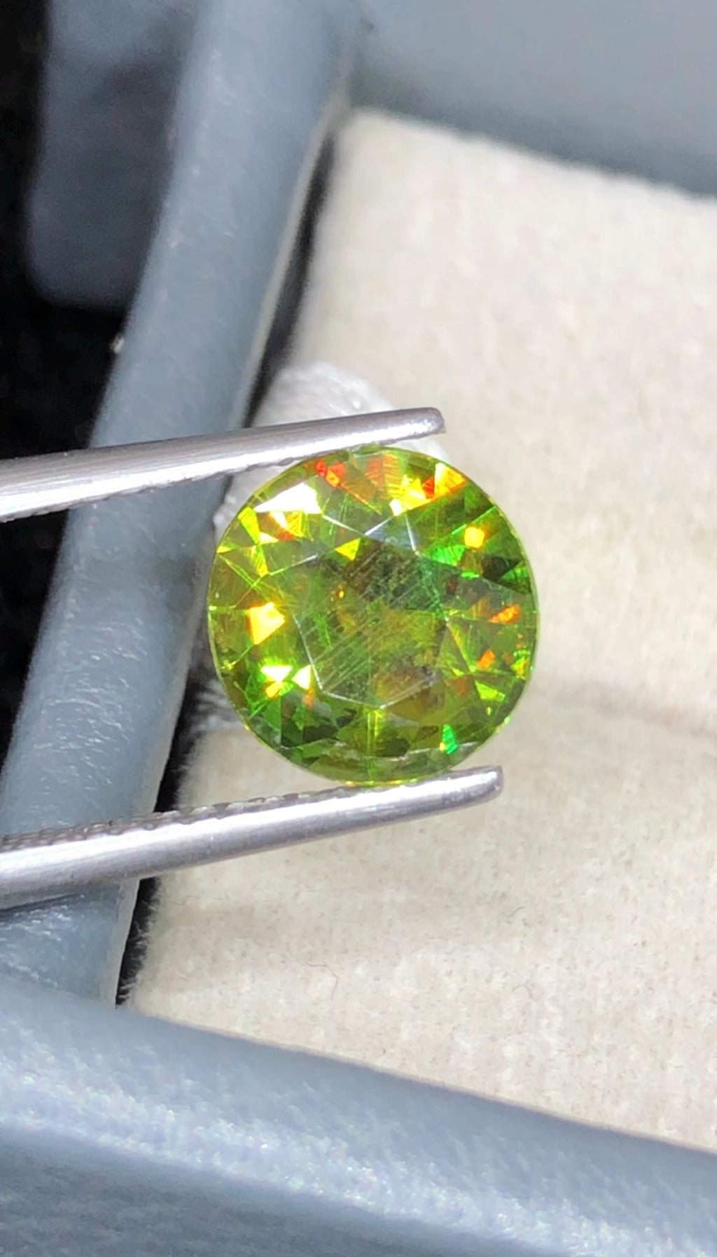 Chrome Green Sphene 1.90ct Round Cut From Madagascar