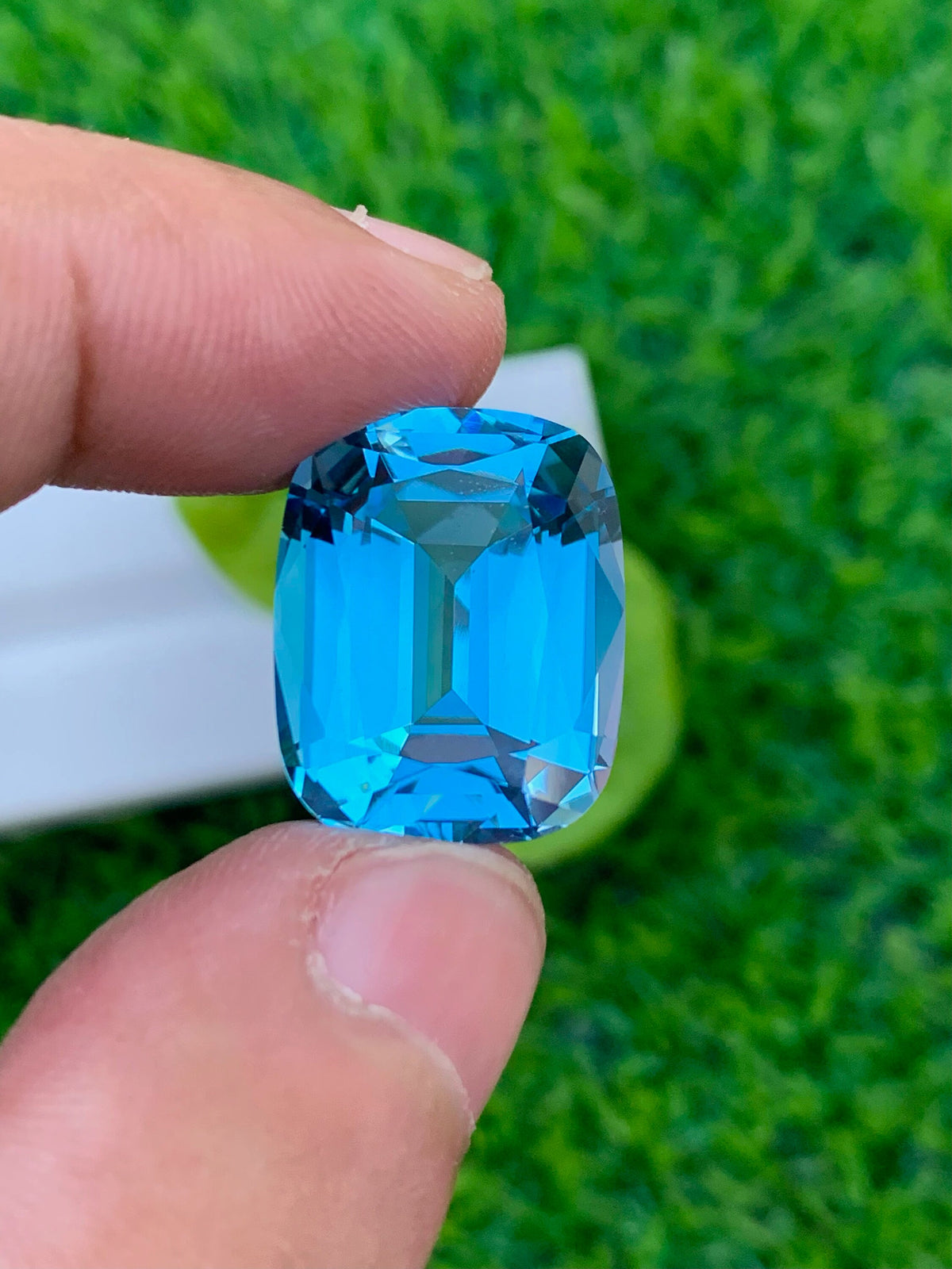 Swiss Blue Topaz Gemstone: 23.40 CT Cushion Cut Stone