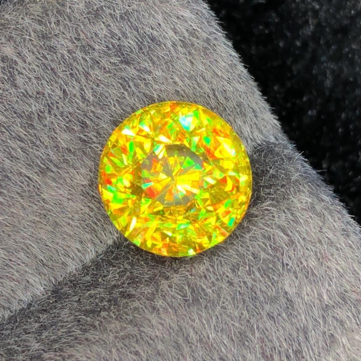 Yellow Full Fire Sphene 5.65ct Round Cut – Pakistan