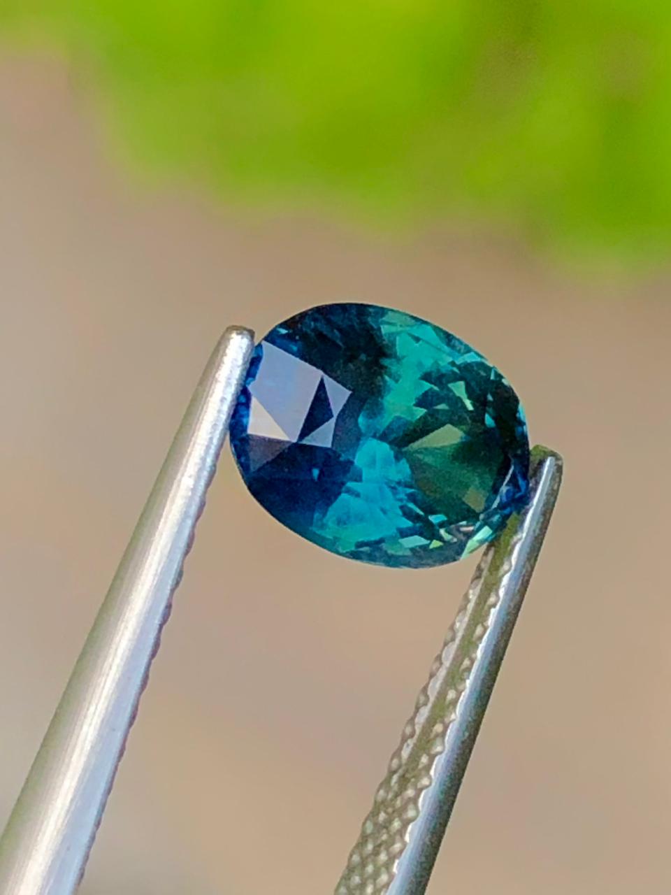 Bi-Color teal Sapphire 1.80 ova Cut •  Blue Party Sapphire from srilanka With Certificate