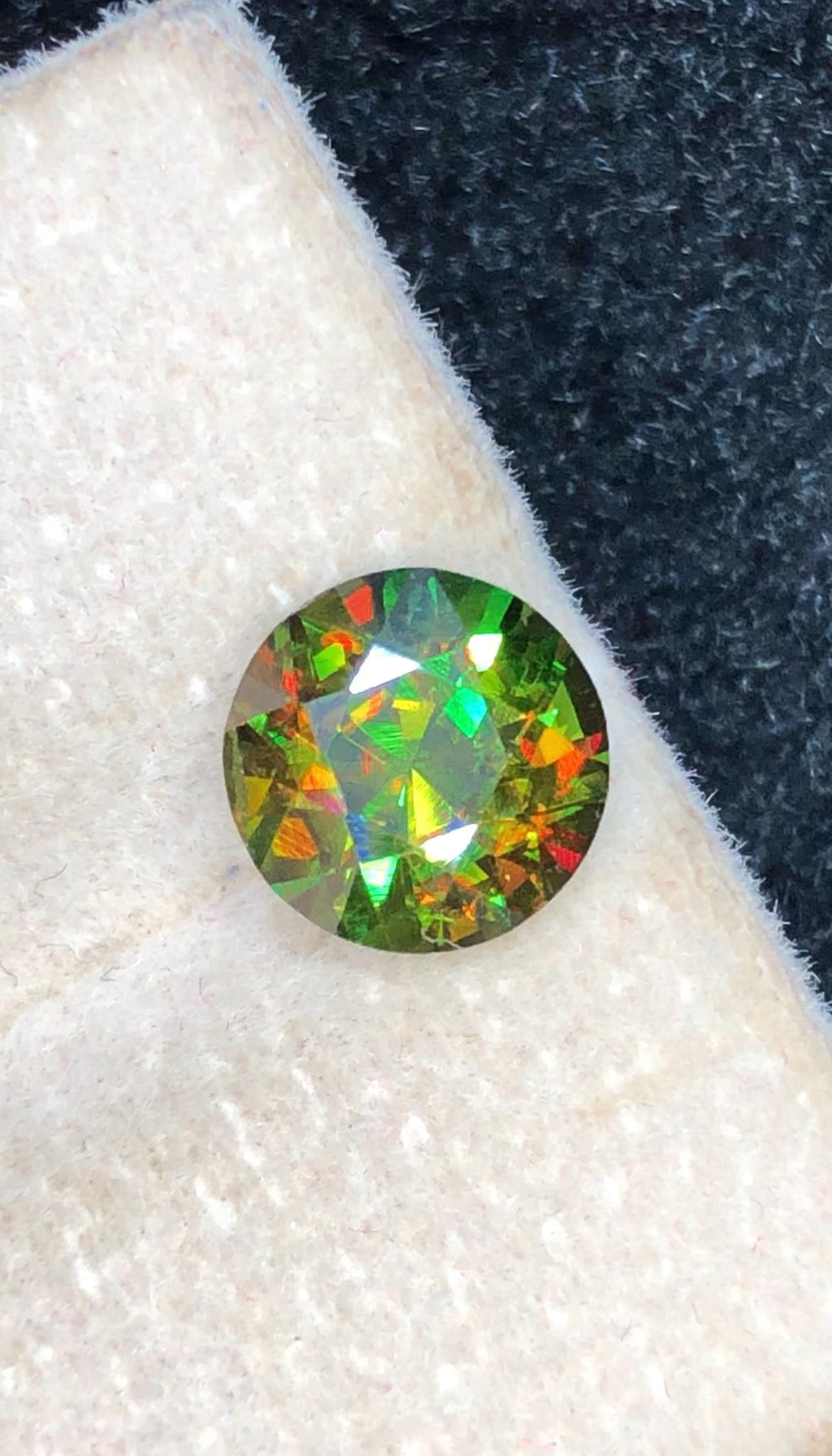 Chrome Sphene 1.90ct Round Cut – Madagascar • Full Fire