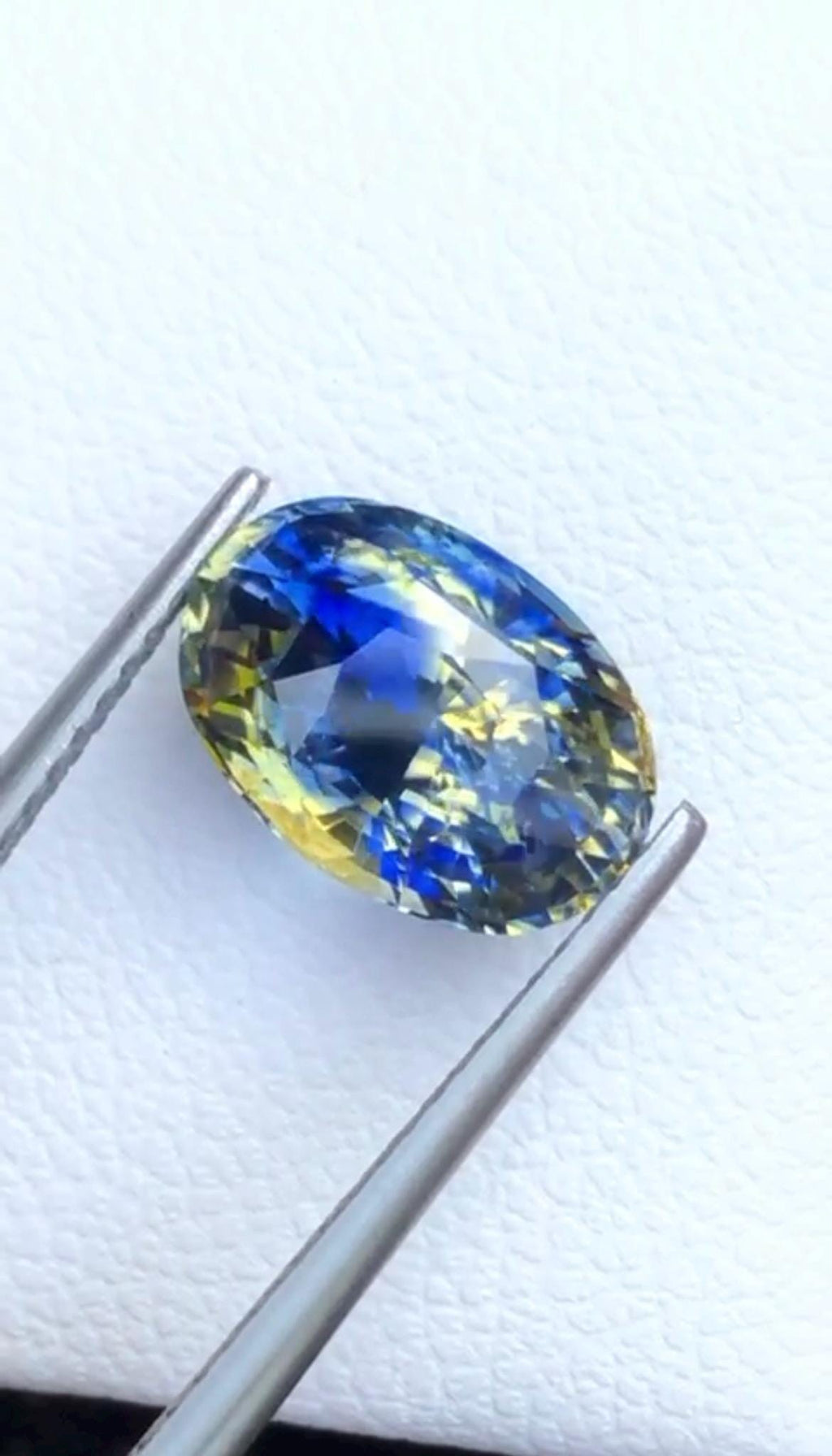 Bi Color Sapphire 4 Ct Oval Cut – Blue-Yellow Gem from Sri Lanka