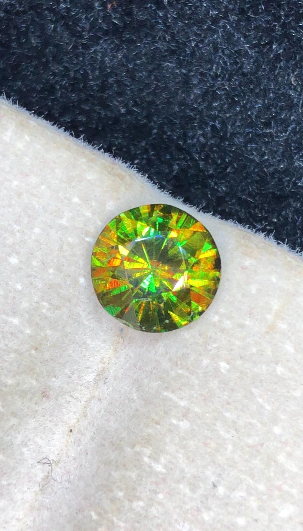 Chrome Sphene 1.90ct Round Cut – Madagascar • Full Fire