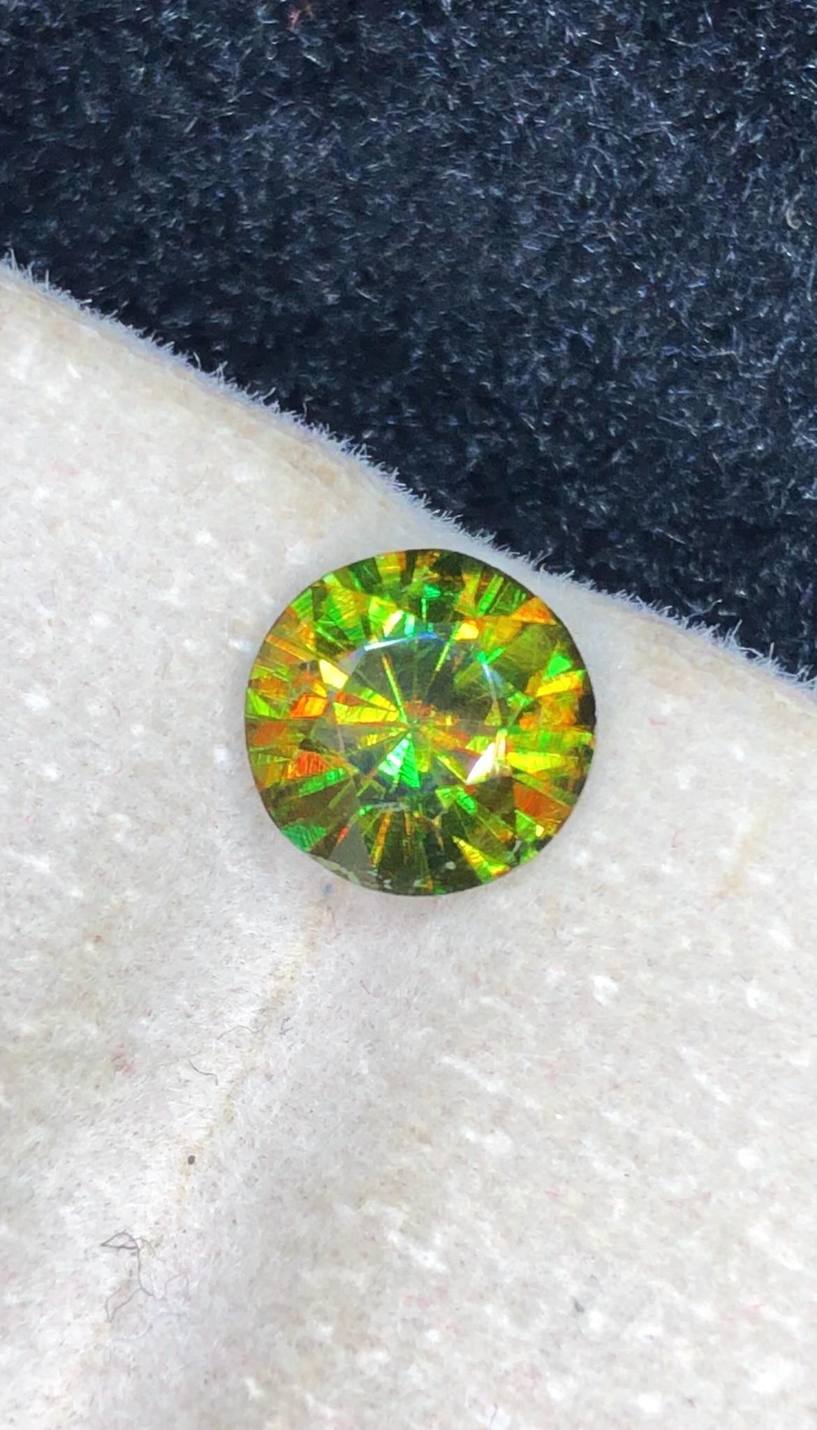 Chrome Sphene 1.90ct Round Cut – Madagascar • Full Fire