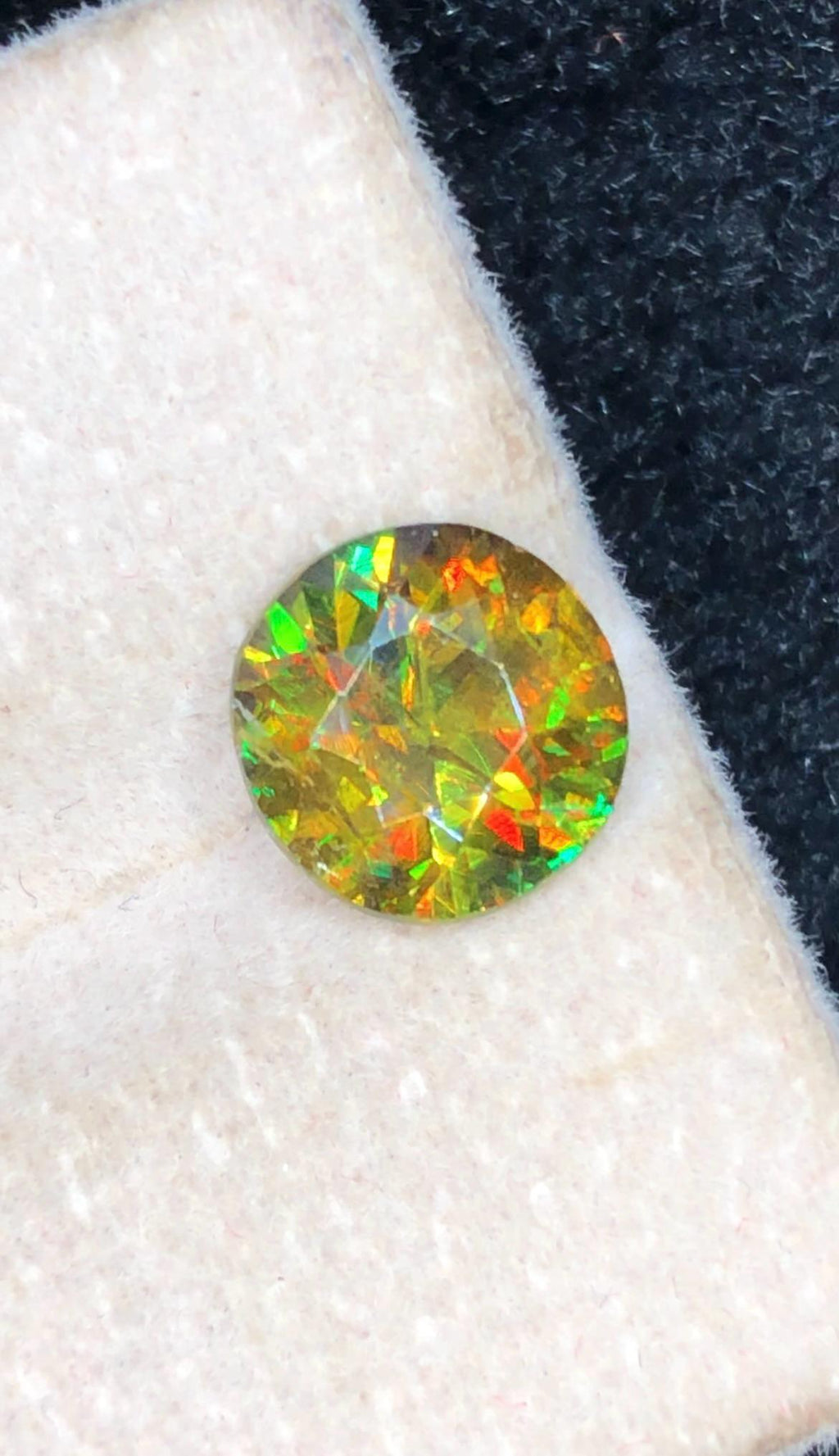 Chrome Sphene 1.90ct Round Cut – Skardu Pakistan • Full Fire