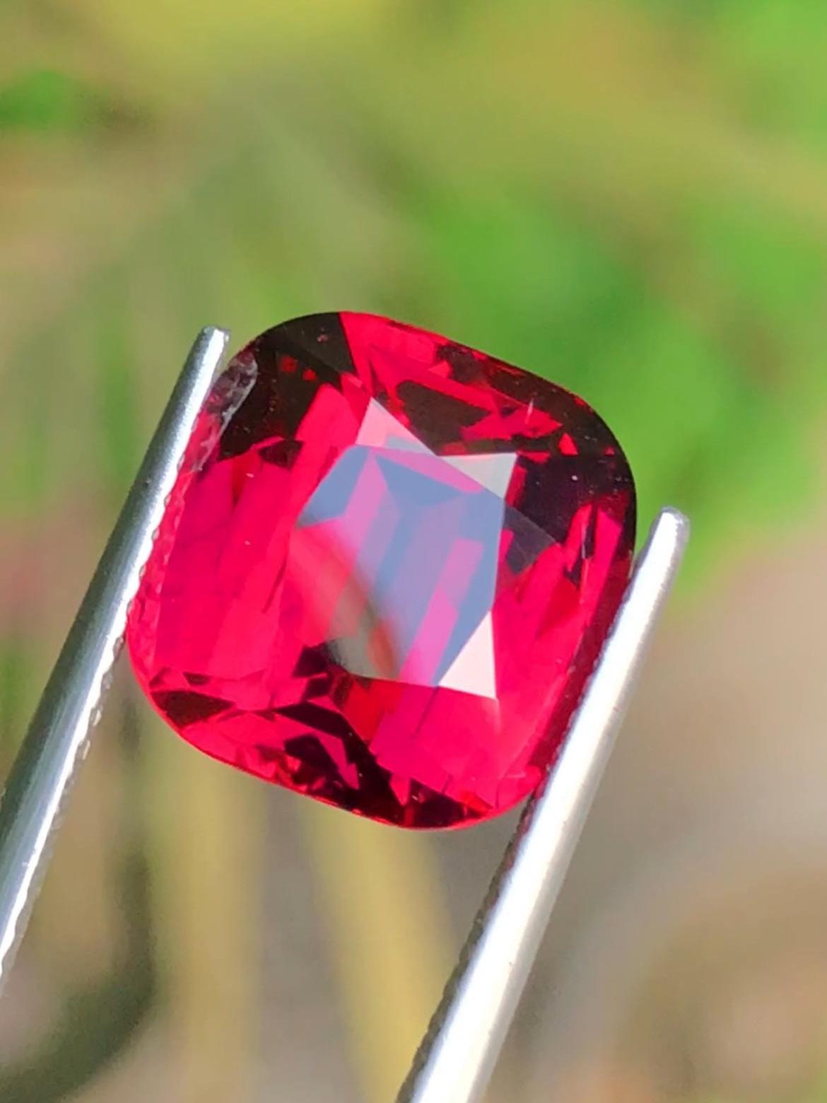 Rhodolite Garnet 7.05 ct Cushion Cut – Certified Raspberry-Tone Tanzanian Gemstone