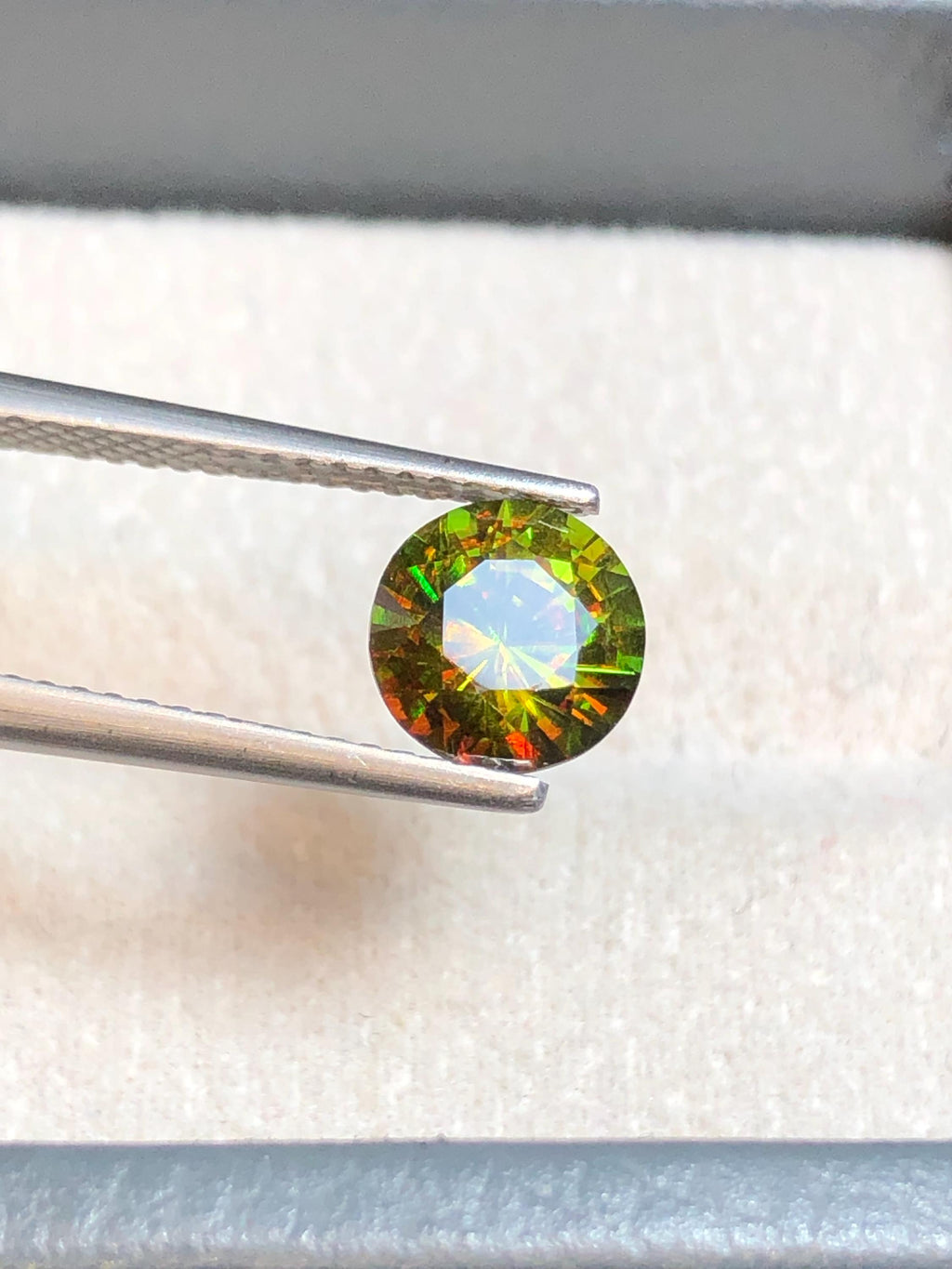 Chrome Sphene 1.44ct Round Cut – Madagascar • Full Fire