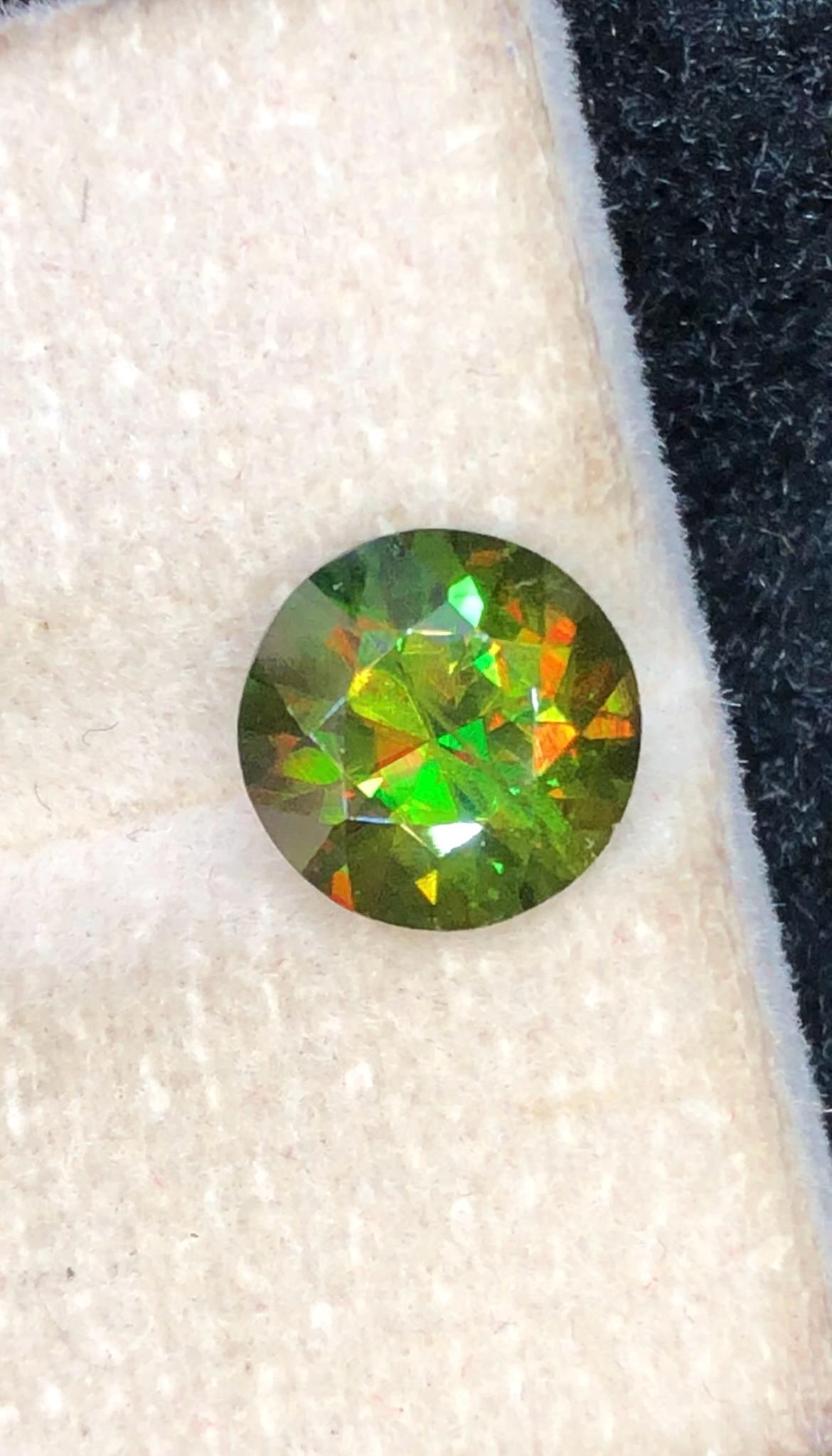Chrome Sphene 2.20ct Round Cut – Madagascar • Full Fire
