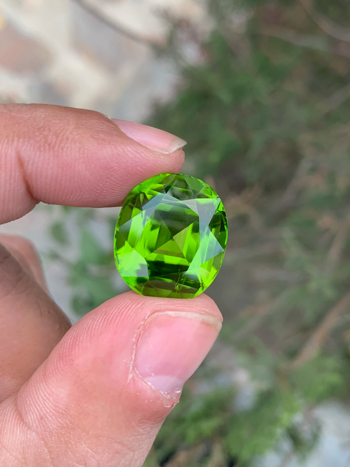 Lime Green Peridot Gemstone: Oval Faceted Cut, 23.10 CT