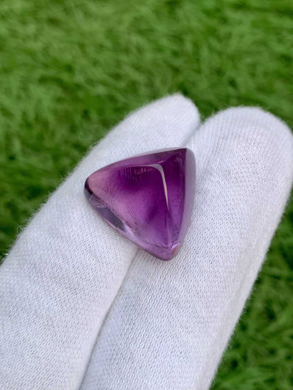 Deep Purple Amethyst Sugarloaf Cabochon: Natural Gemstone (40.10 Carat)