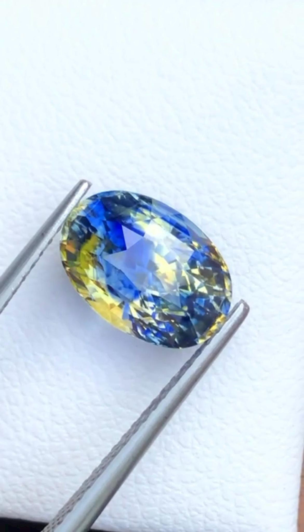 Bi Color Sapphire 4 Ct Oval Cut – Blue-Yellow Gem from Sri Lanka