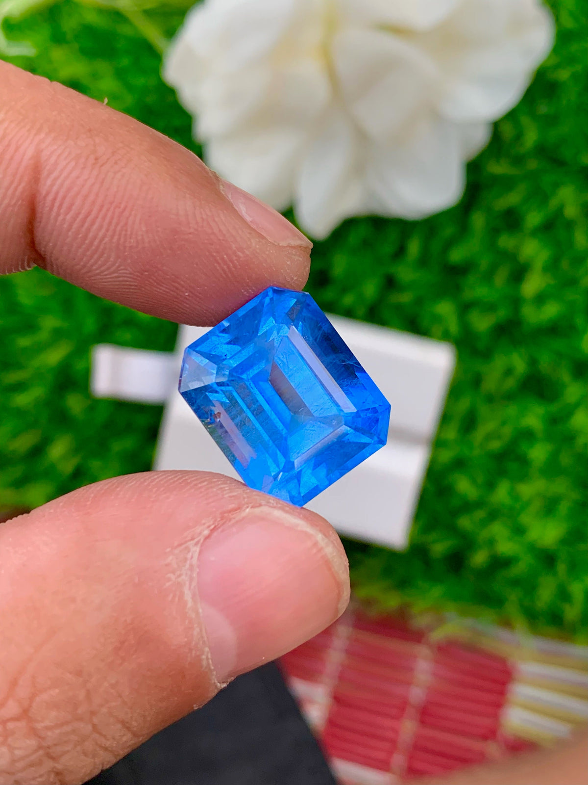 Santa Maria Aquamarine Gemstone: 15.40 CT Square Cut, Deep Blue